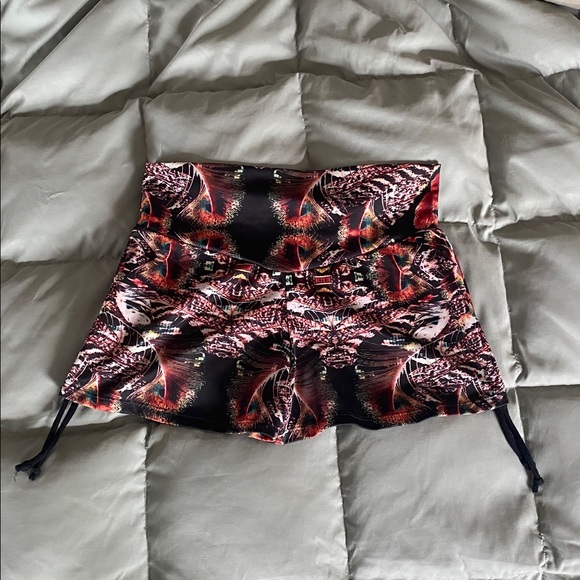 Psychedelic booty shorts - Picture 4 of 8